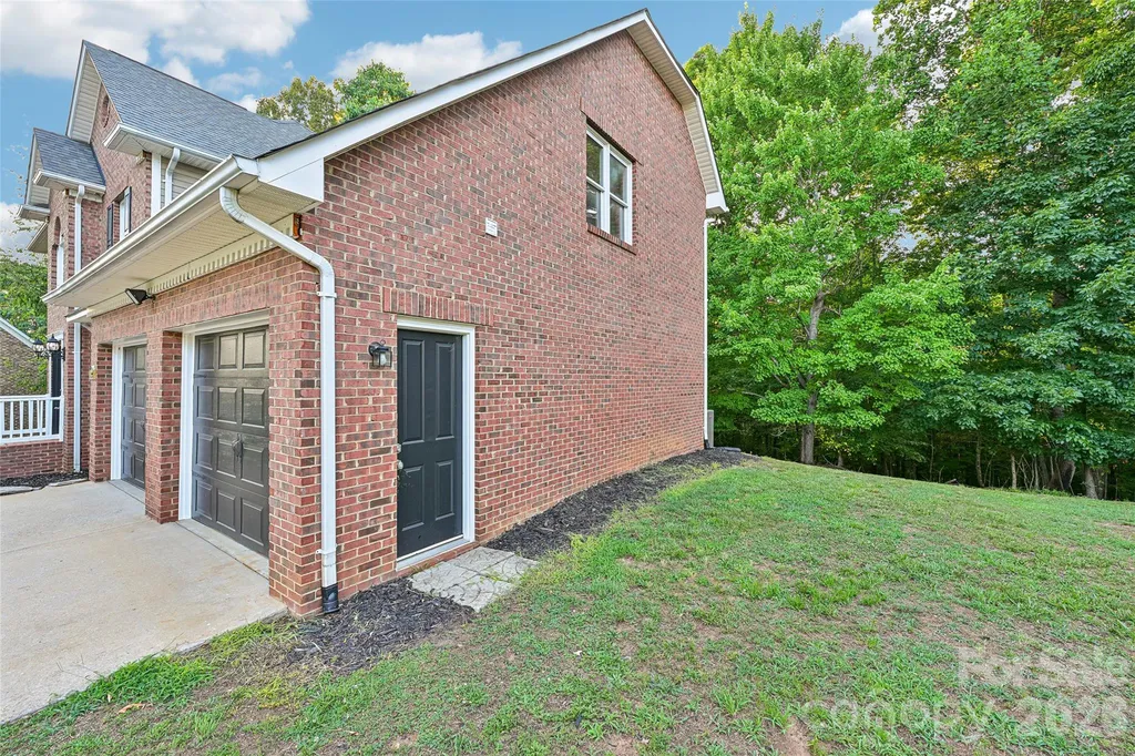 122 W Tattersall Drive Statesville NC 28677