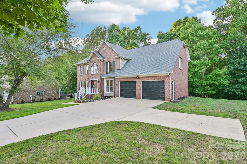 122 W Tattersall Drive Statesville NC 28677