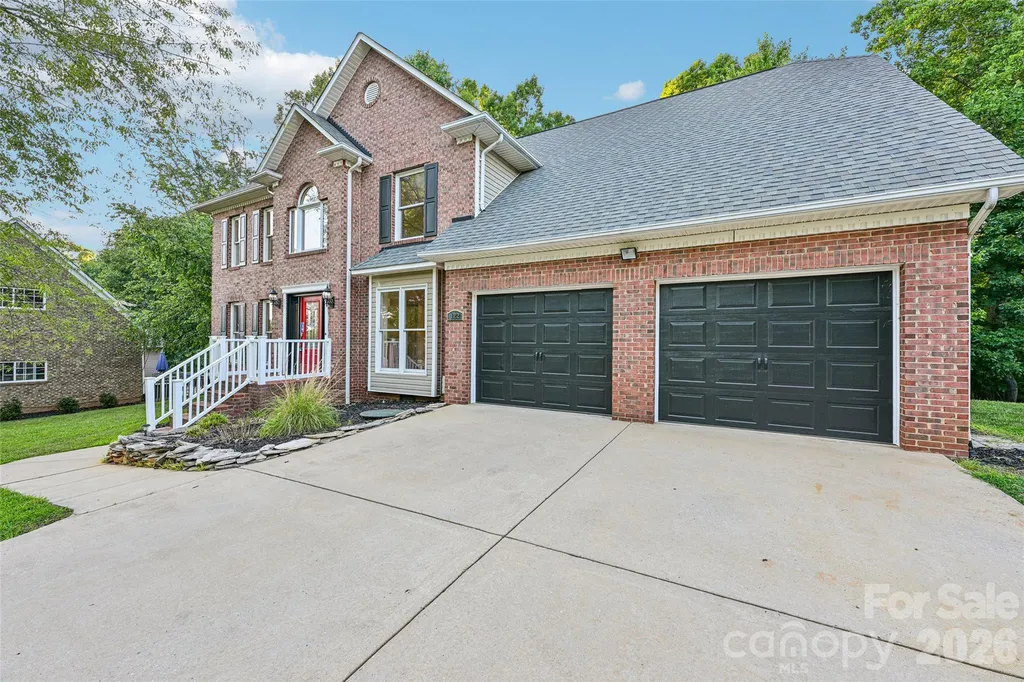 122 W Tattersall Drive Statesville NC 28677