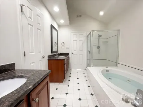 122 W Tattersall Drive Statesville NC 28677