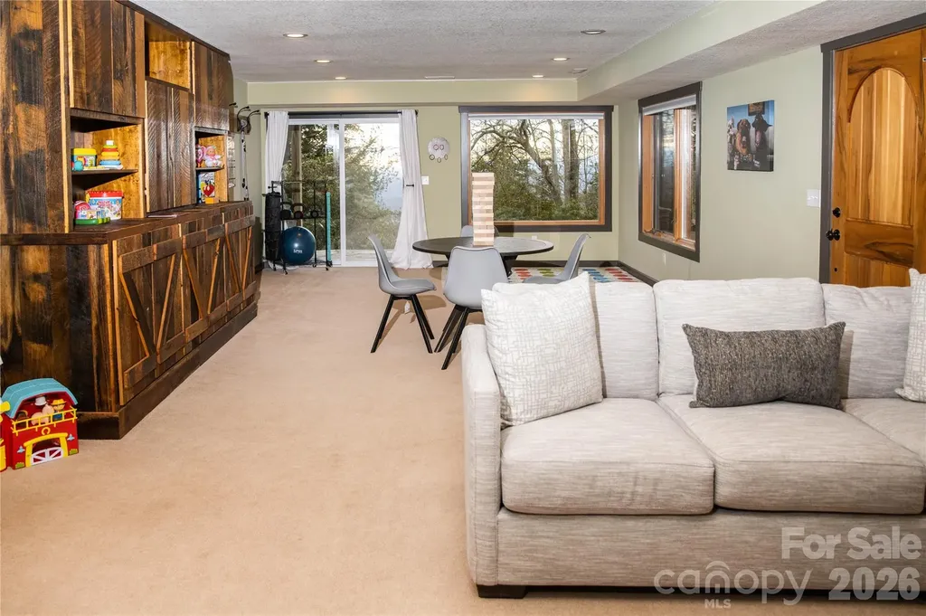 425 Flat Top Mountain Road Fairview NC 28730