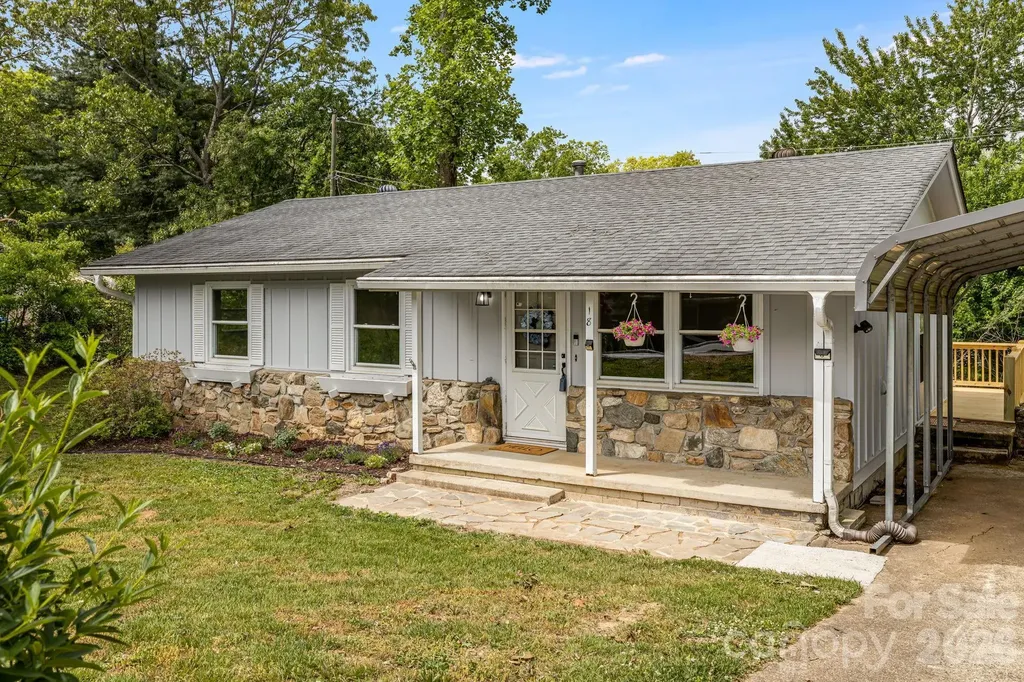 18 Compton Drive Asheville NC 28806
