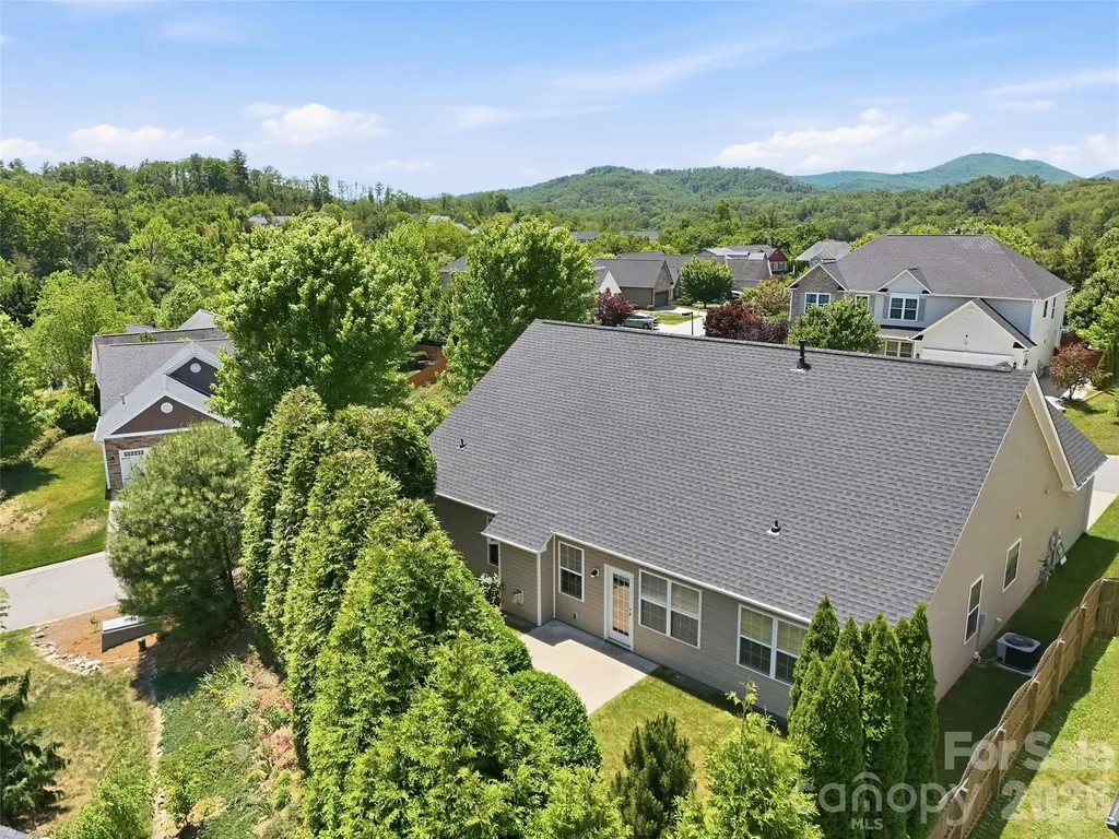 1 Breyerton Court Asheville NC 28804