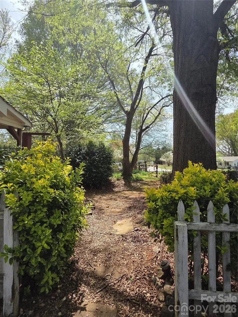 4709 Oakwood Circle Gastonia NC 28056