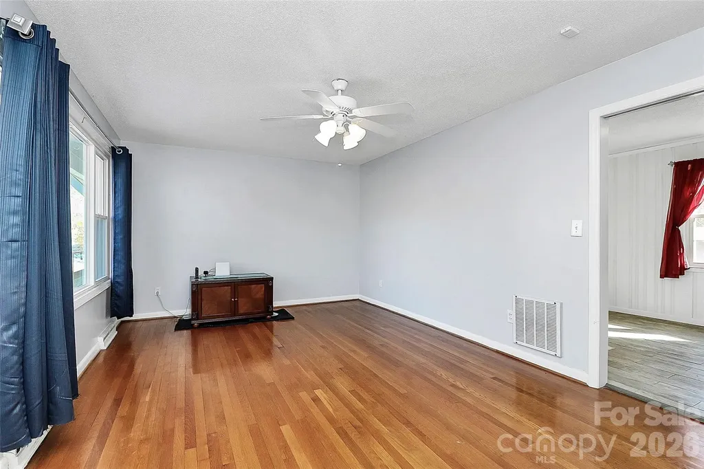 2111 Parkdale Avenue Gastonia NC 28052