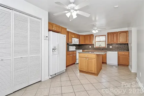2111 Parkdale Avenue Gastonia NC 28052