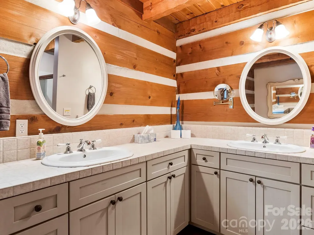 952 & 970 Morgan Hill Road Black Mountain NC 28711