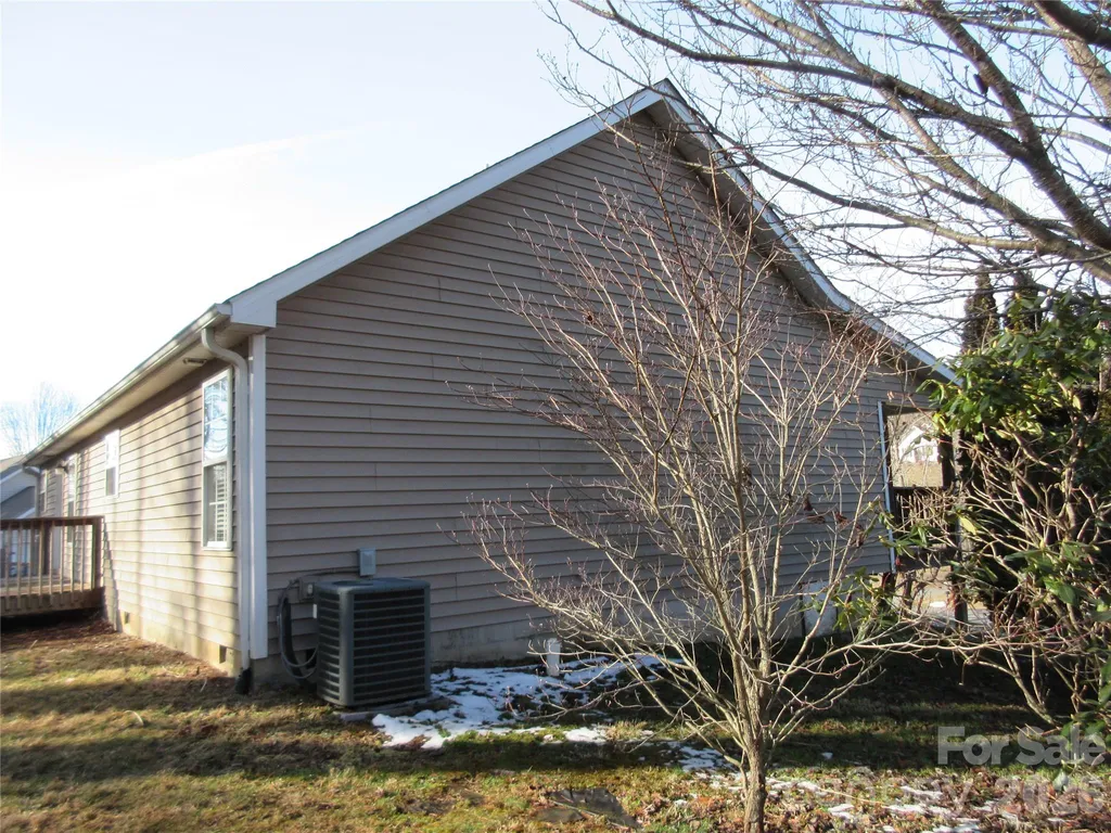 618 Brook Knoll Circle Weaverville NC 28787