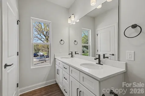 564 W Wilson Avenue Mooresville NC 28115