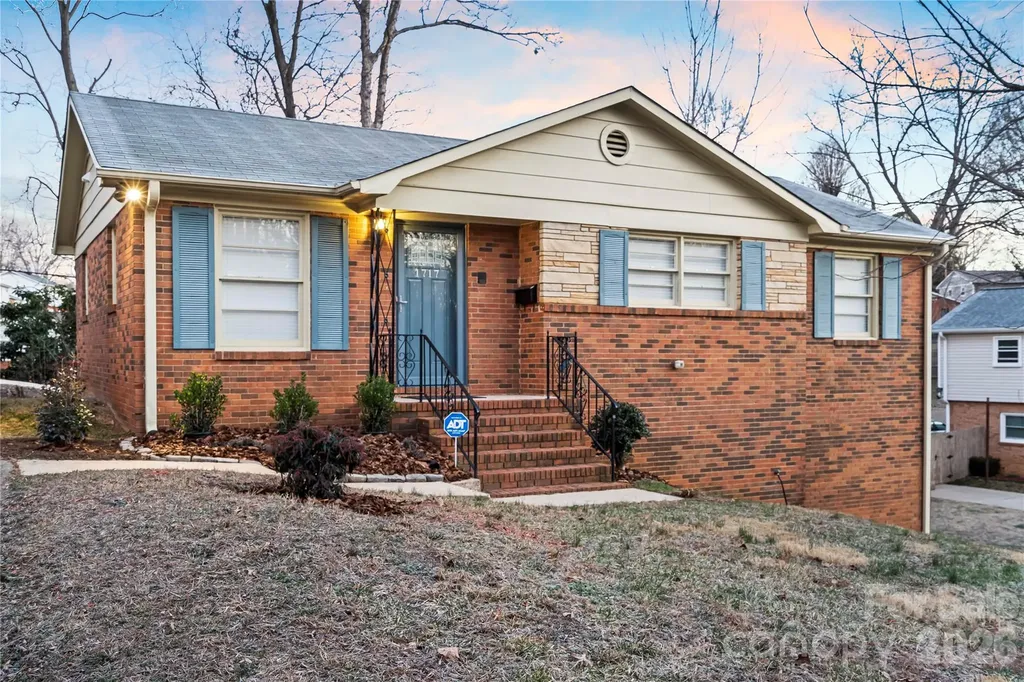1717 Woodvalley Drive Charlotte NC 28216