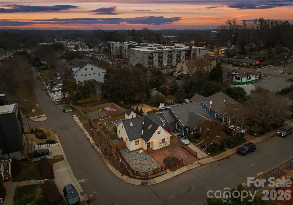 1424 Nandina Street Charlotte NC 28205
