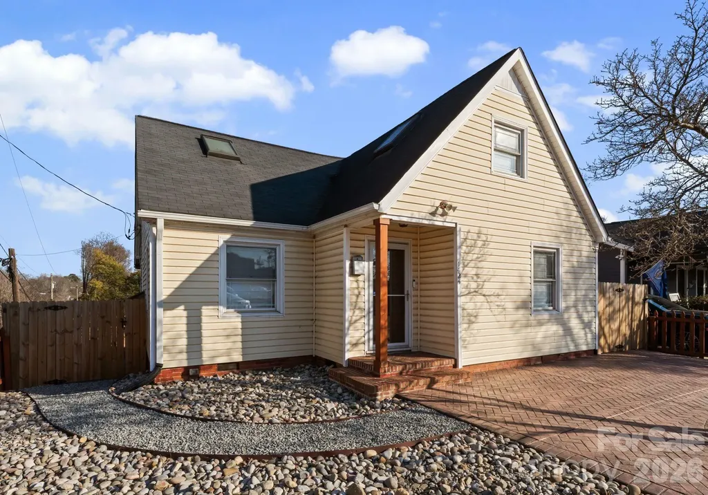1424 Nandina Street Charlotte NC 28205
