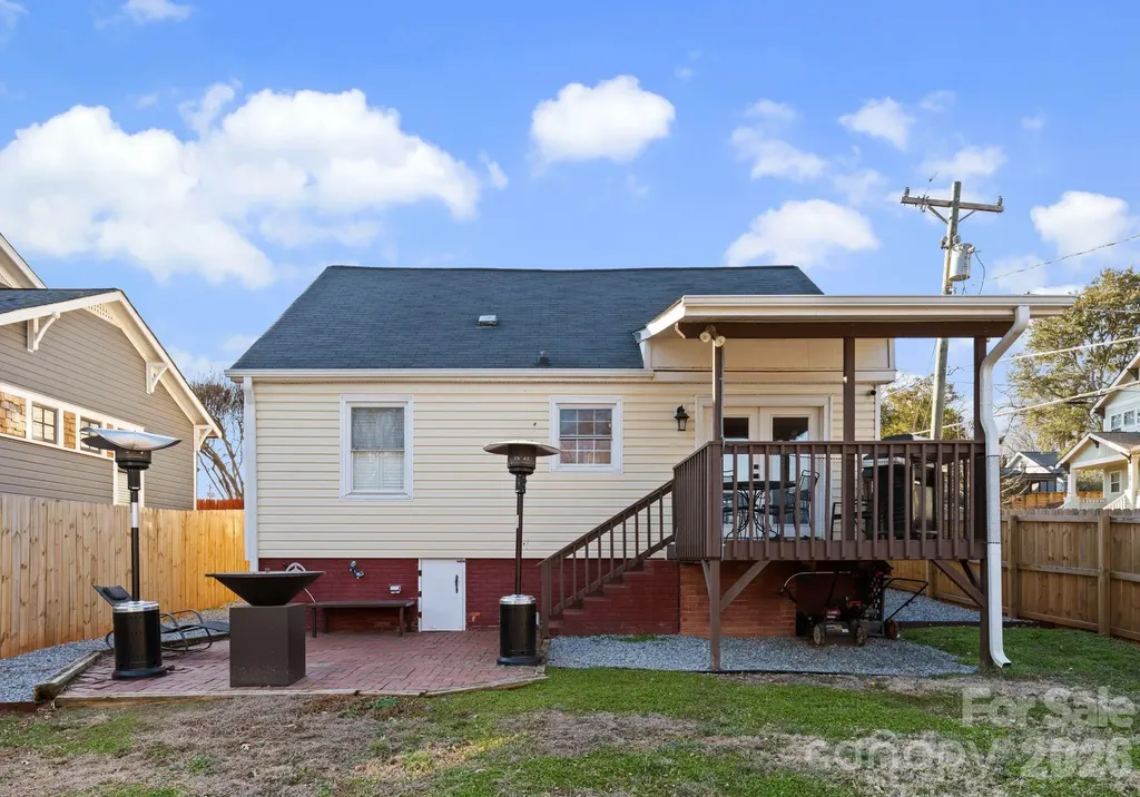 1424 Nandina Street Charlotte NC 28205