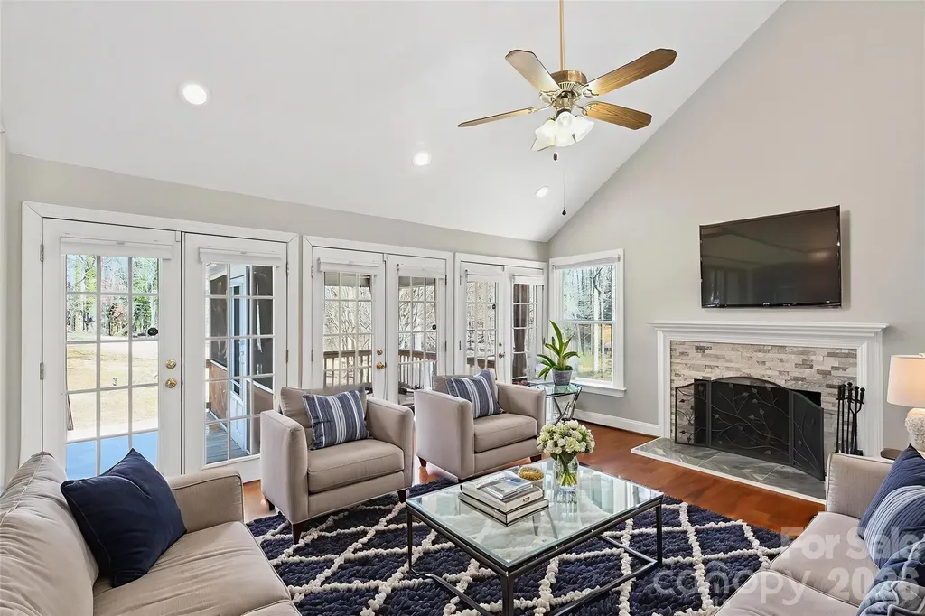 4711 Mountain Point Lane Charlotte NC 28216