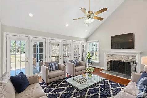 4711 Mountain Point Lane Charlotte NC 28216