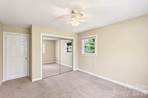 4711 Mountain Point Lane Charlotte NC 28216