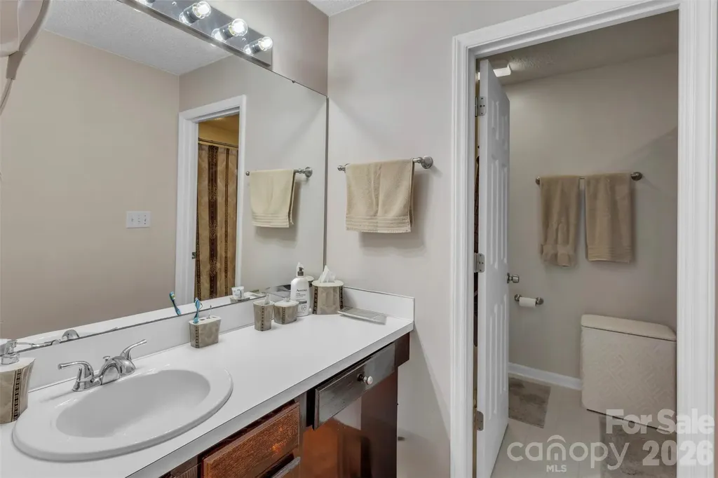 5839 Harris Grove Lane Charlotte NC 28212