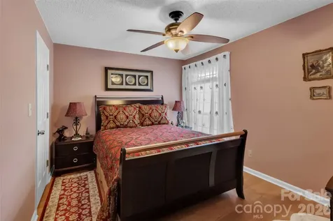 5839 Harris Grove Lane Charlotte NC 28212