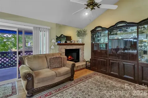 5839 Harris Grove Lane Charlotte NC 28212