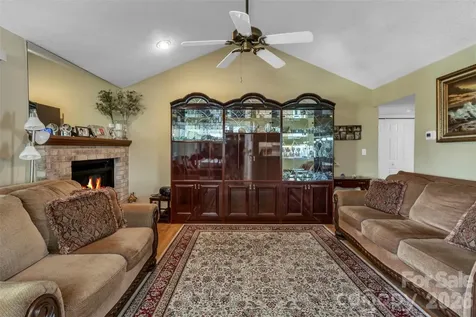 5839 Harris Grove Lane Charlotte NC 28212