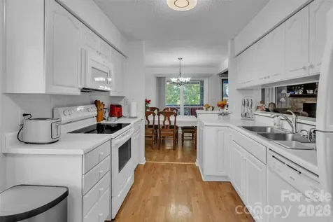 5839 Harris Grove Lane Charlotte NC 28212