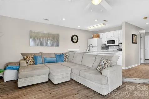 2121 Regatta Lane Denver NC 28037