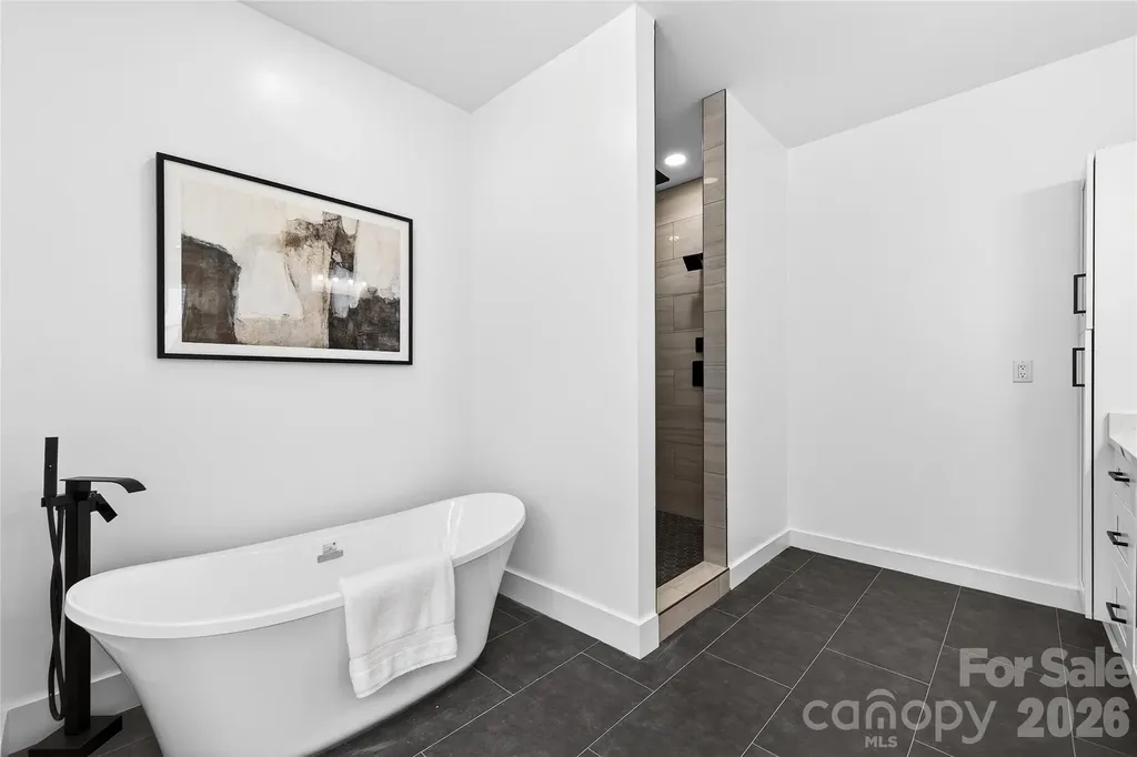 1207 39th Avenue NE Hickory NC 28601