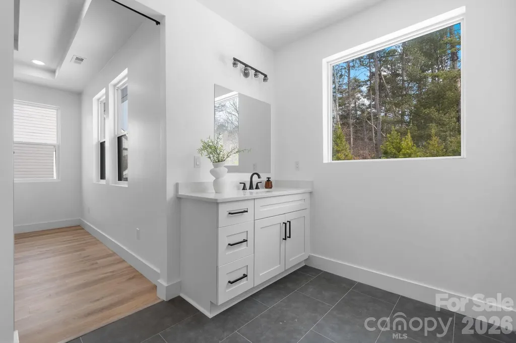 1207 39th Avenue NE Hickory NC 28601