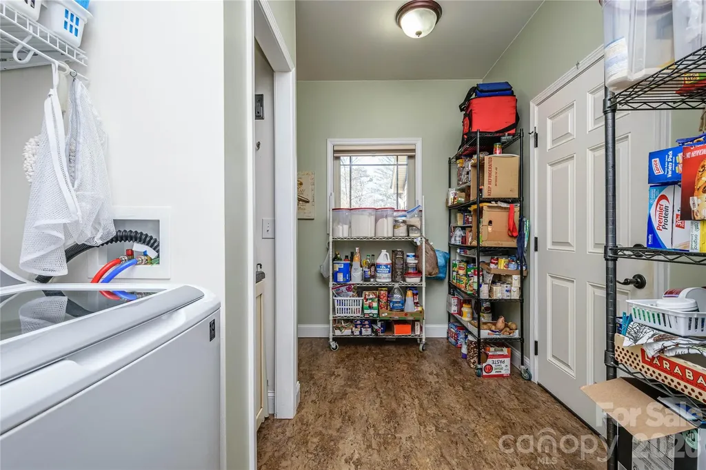 281 Ewbank Road Etowah NC 28729