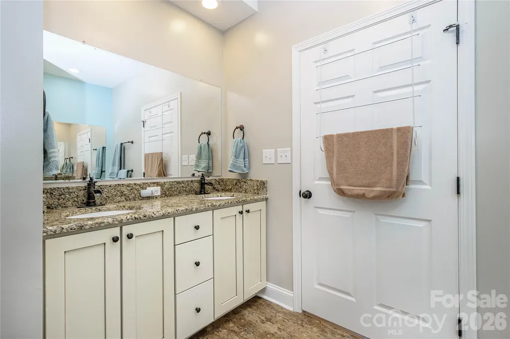 281 Ewbank Road Etowah NC 28729
