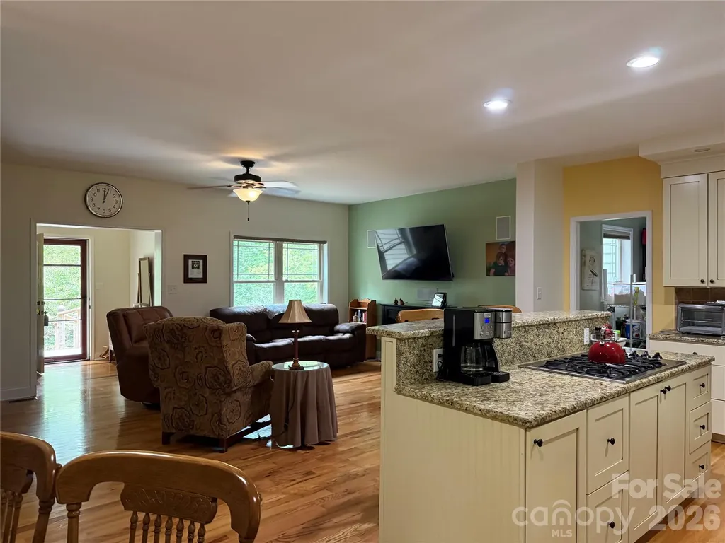 281 Ewbank Road Etowah NC 28729