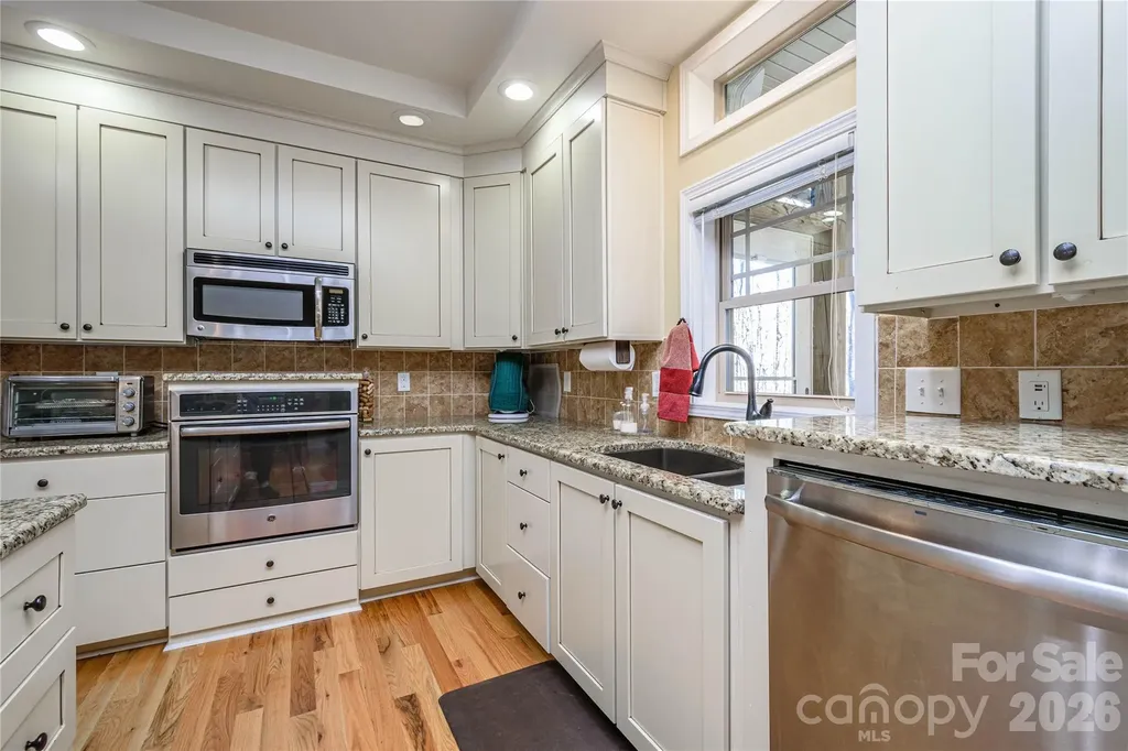 281 Ewbank Road Etowah NC 28729