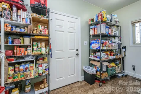281 Ewbank Road Etowah NC 28729