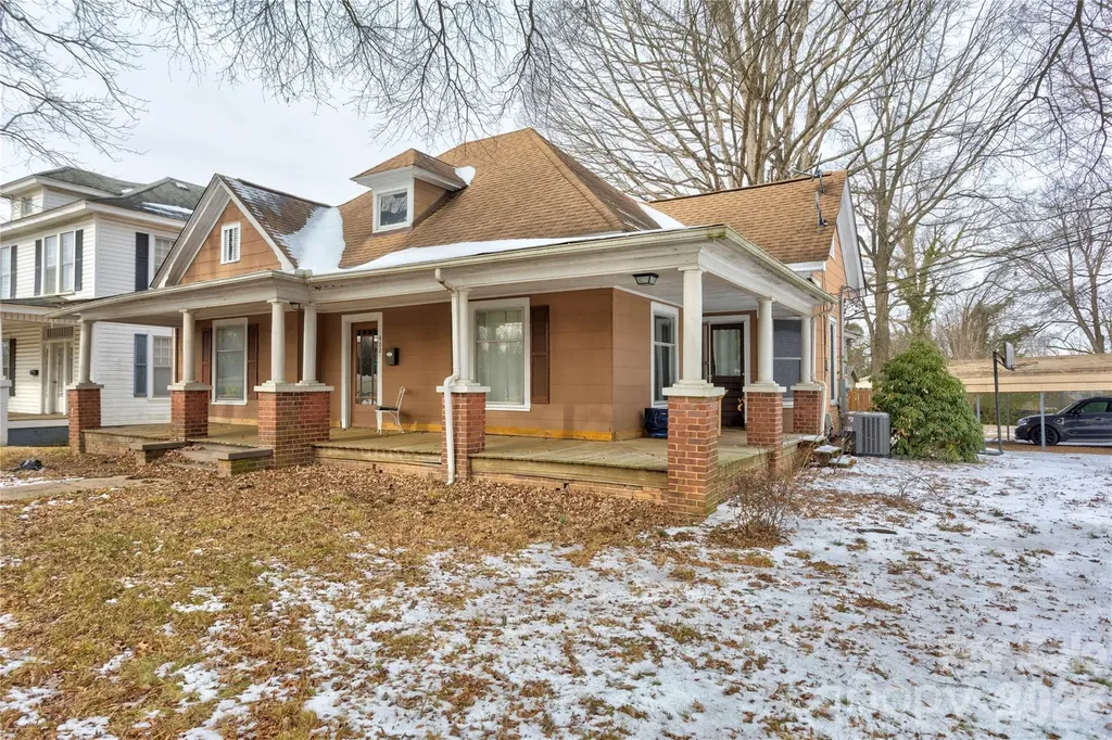 402 N Salisbury Avenue Spencer NC 28159