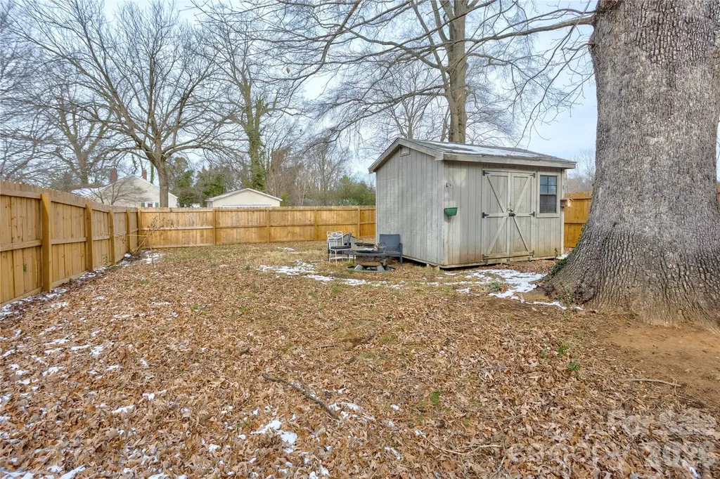 402 N Salisbury Avenue Spencer NC 28159