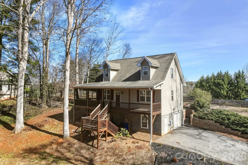 4 Carter Hill Drive Leicester NC 28748