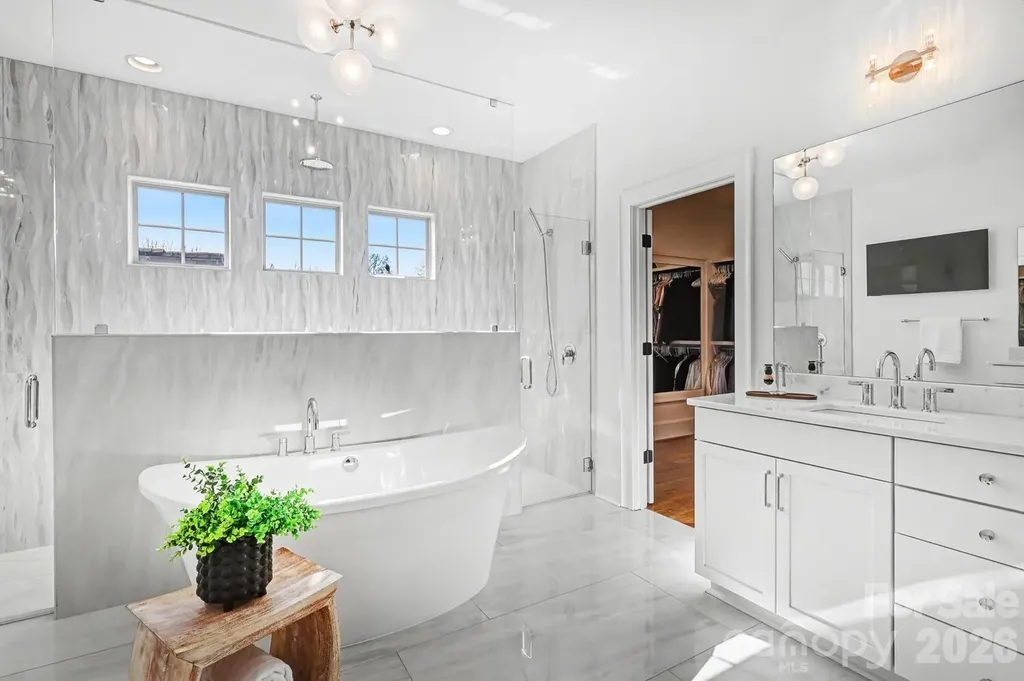 2852 Dorchester Place Charlotte NC 28209