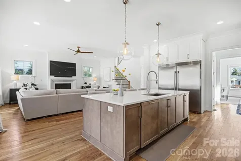 2852 Dorchester Place Charlotte NC 28209
