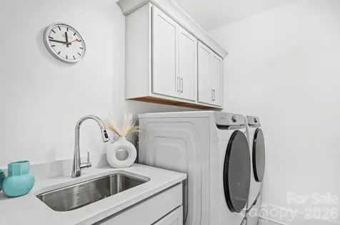 2852 Dorchester Place Charlotte NC 28209