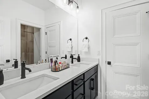 2852 Dorchester Place Charlotte NC 28209