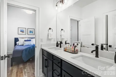 2852 Dorchester Place Charlotte NC 28209