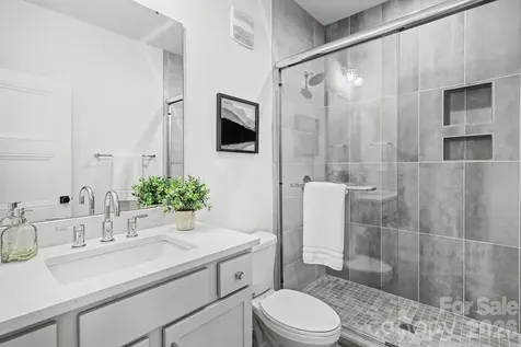 2852 Dorchester Place Charlotte NC 28209