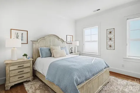 2852 Dorchester Place Charlotte NC 28209