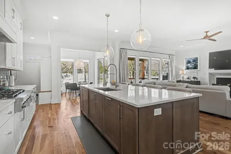2852 Dorchester Place Charlotte NC 28209