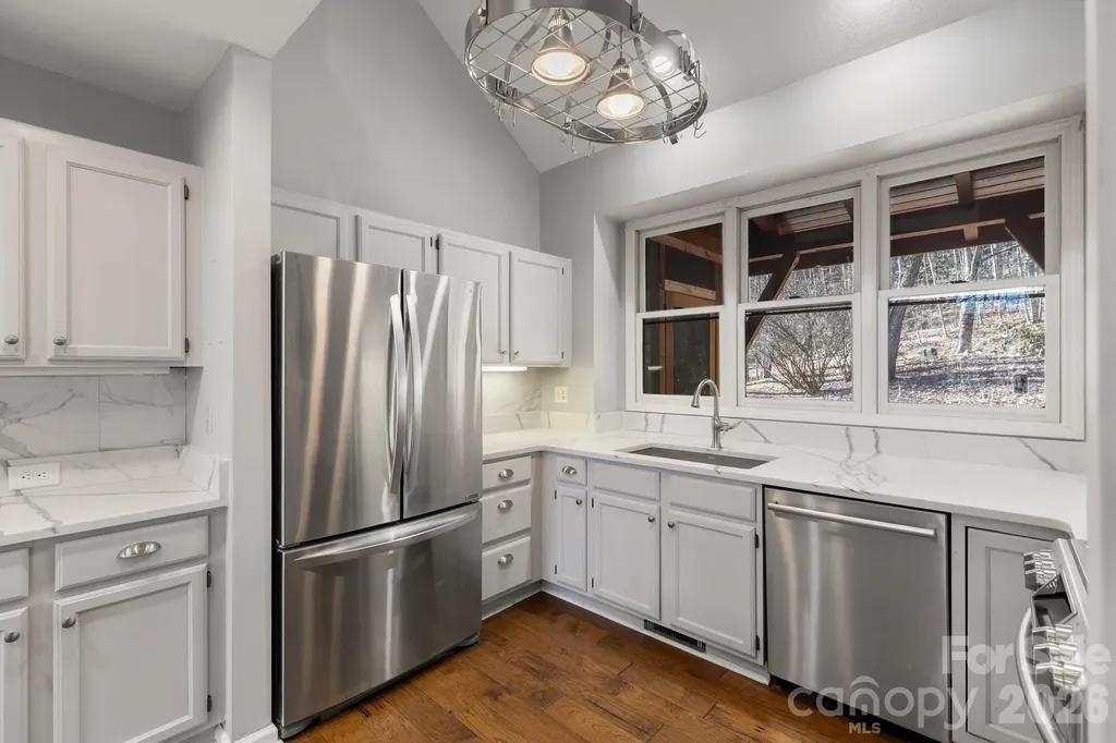 451 Crescent Trail Highlands NC 28741
