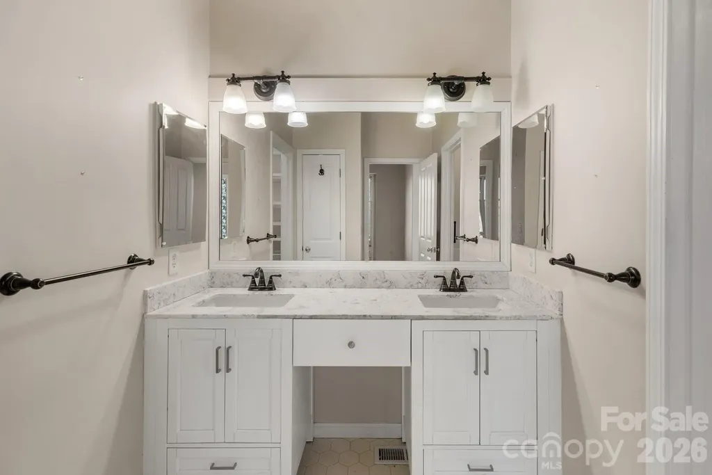 451 Crescent Trail Highlands NC 28741