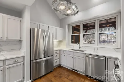 451 Crescent Trail Highlands NC 28741