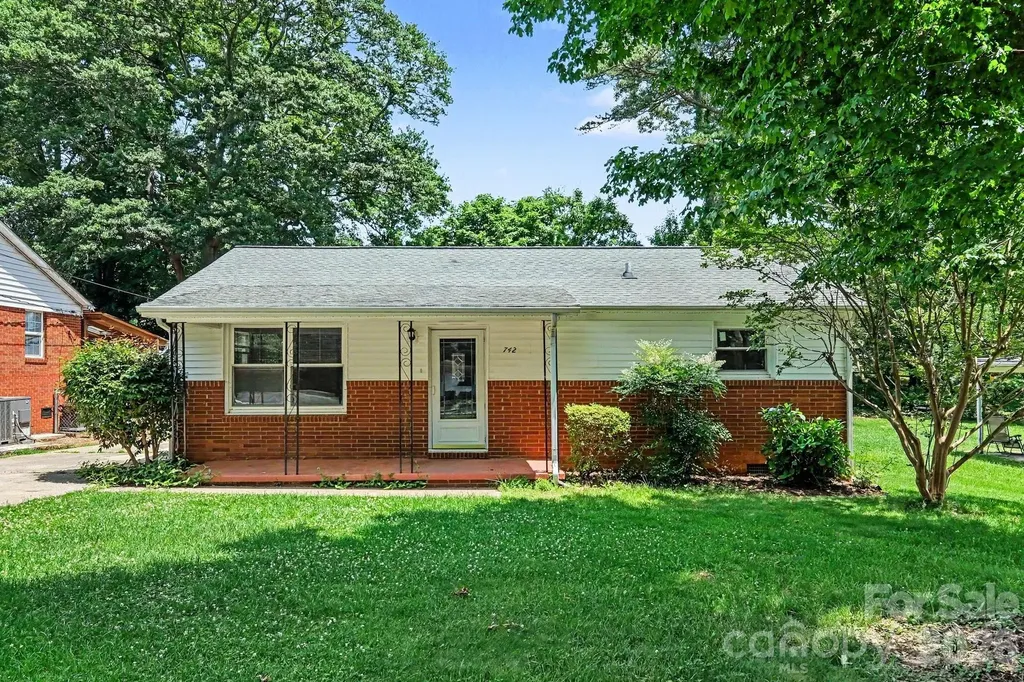 742 N Mulberry Street Statesville NC 28677