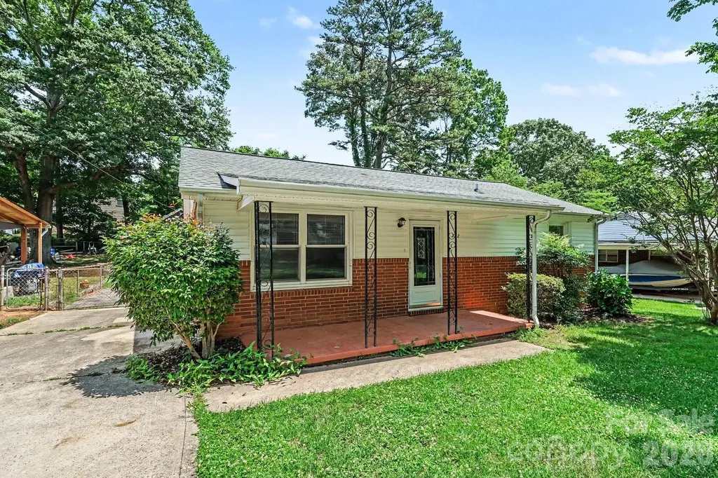 742 N Mulberry Street Statesville NC 28677