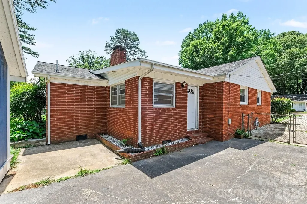 742 N Mulberry Street Statesville NC 28677
